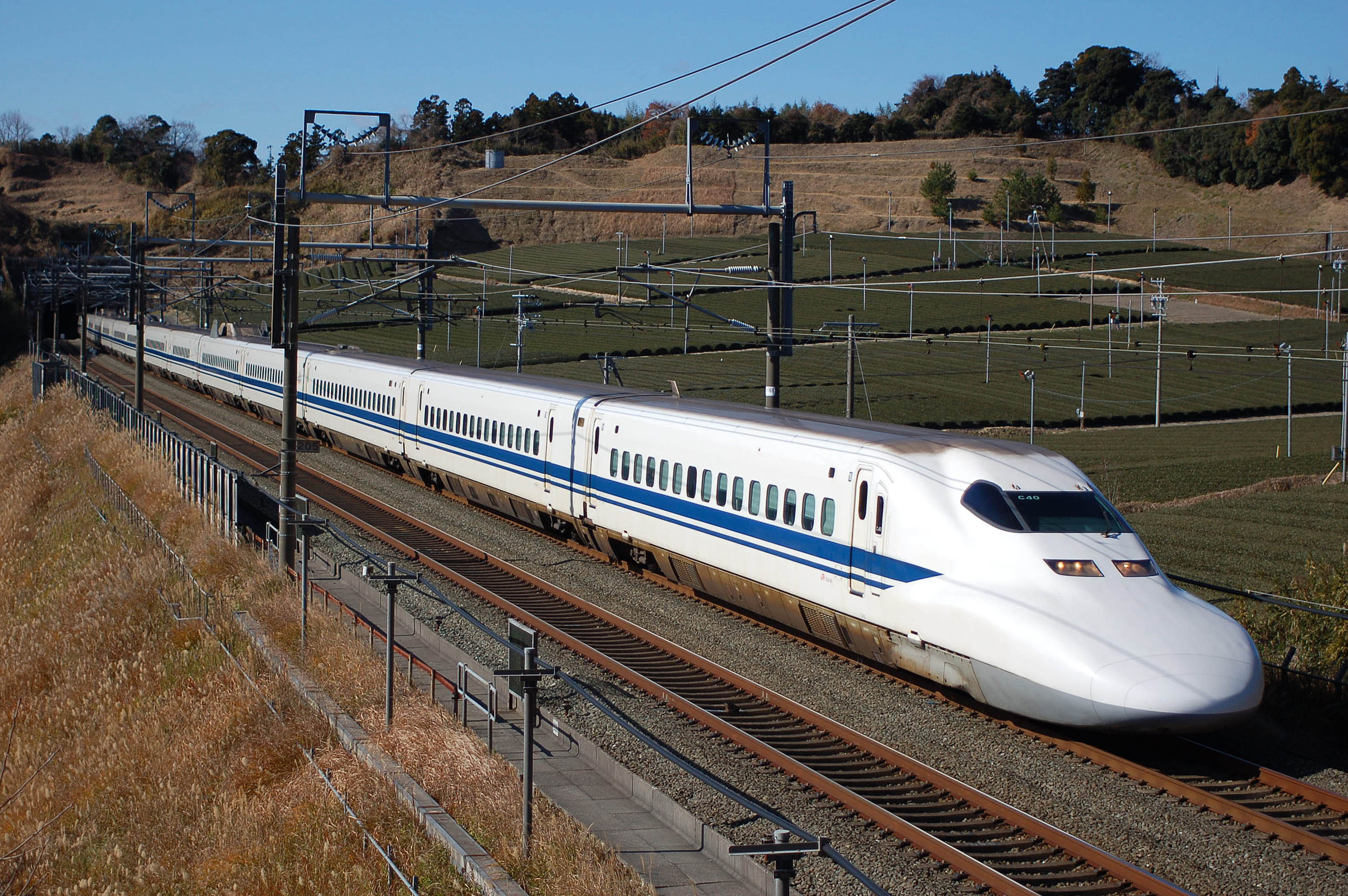 JR Central 700 Series Shinkansen set C40 on the Tōkaidō Shinkansen between Kakegawa and Shizuoka Station