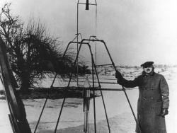  Dr. Robert H. Goddard and a liquid oxygen-gasoline rocket at Auburn, Massachusetts.